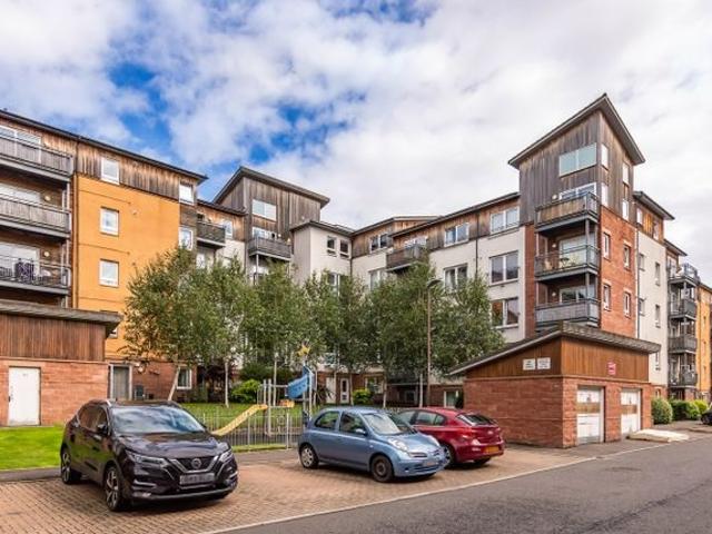 Apartment for rent in Hillside, Leith