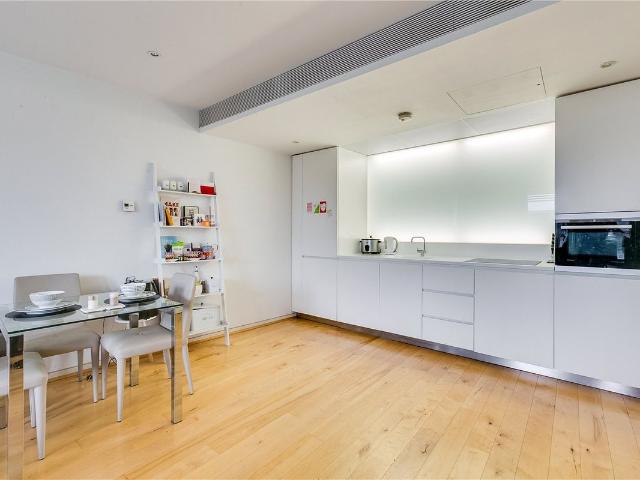 Apartment for rent in Battersea, Greater London