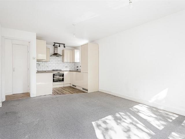 Apartment for rent in Carshalton Beeches, Greater London