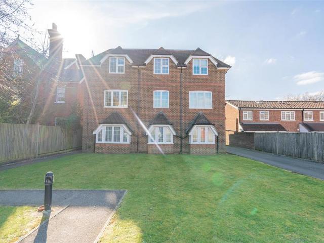 Apartment for rent in Carshalton Beeches, Greater London