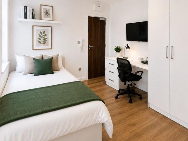 Studio for rent in St Matthew's, Old Wharf