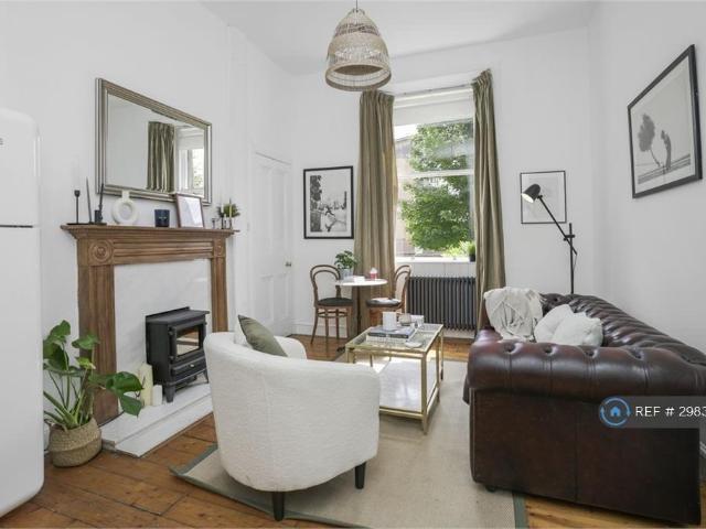 Apartment for rent in Hillside, Leith