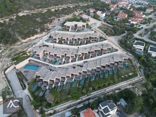 Celal Bayar Mahallesi, Çeşme içerisinde satılık Villa