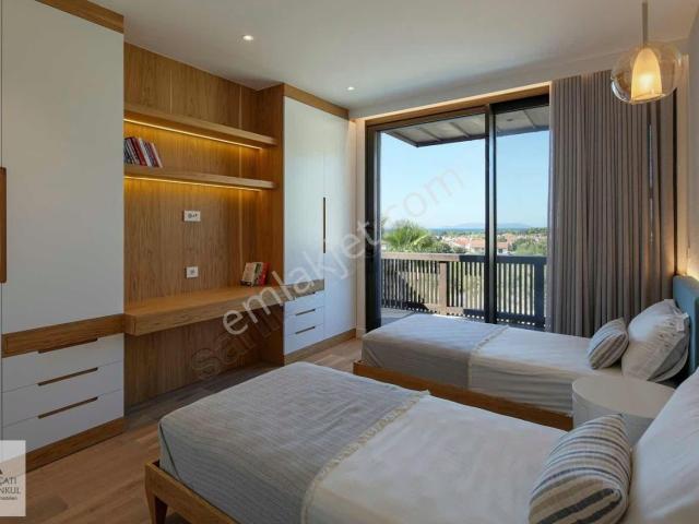 Çeşme, Celal Bayar Mahallesi içerisinde satılık Villa