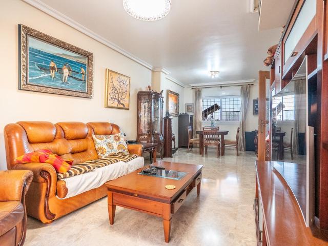 Casa en venta en San Luis, Almería