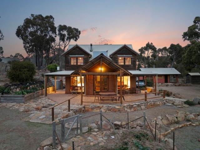 Cottage for sale in Longwood East, Victoria
