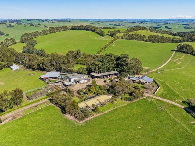 Cottage for sale in Darlimurla, Victoria
