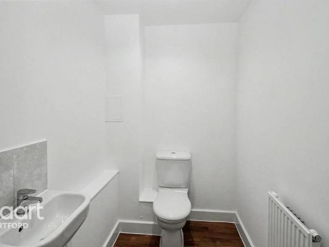 House for rent in Barnes Cray, Greater London