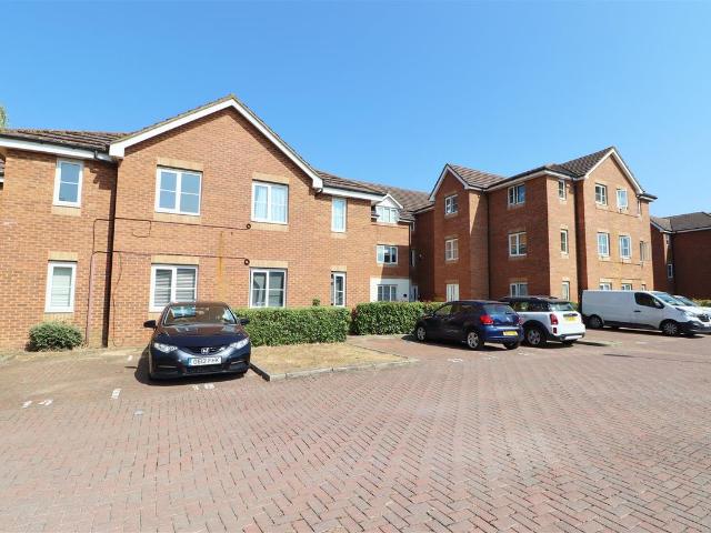 Apartment for rent in Elstree and Borehamwood, Borehamwood