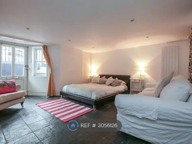 Studio for rent in Upper Clapton, Greater London