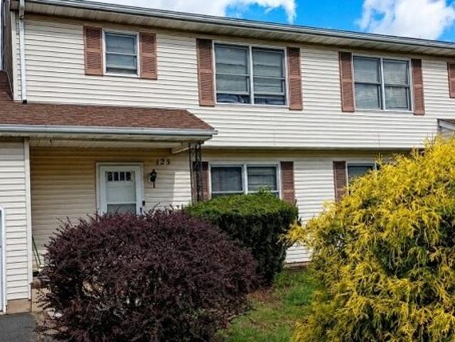 House for sale in Kendall Park, New Jersey