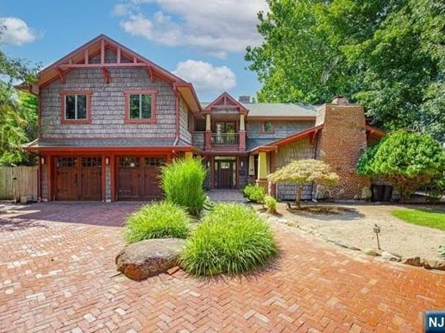 House for sale in Mahwah