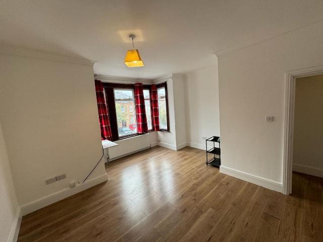 Apartment for rent in Seven Kings, Greater London