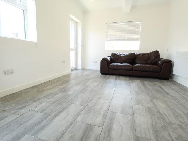 Apartment for rent in Seven Kings, Greater London