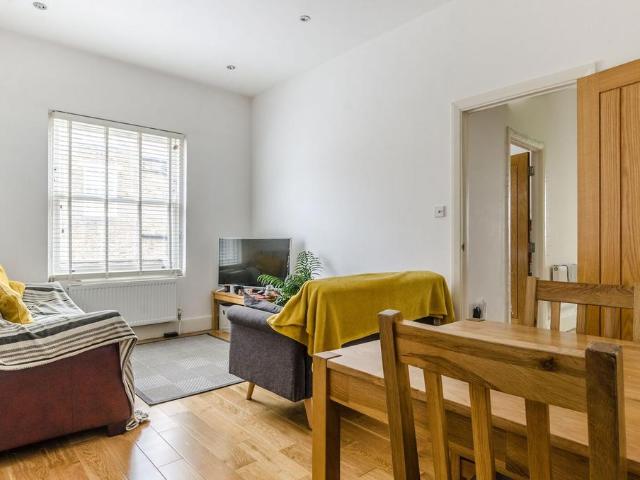 Apartment for rent in Oval, Greater London