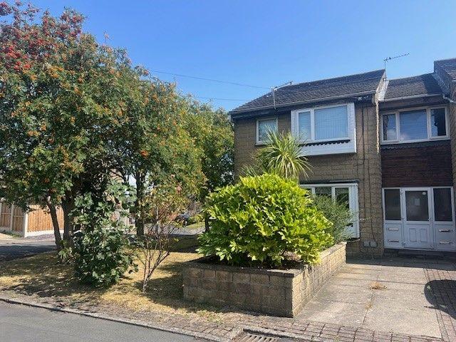 Studio for rent in Bruntcliffe, Leeds