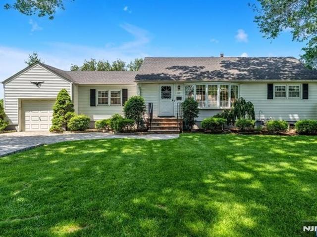 House for sale in Paramus