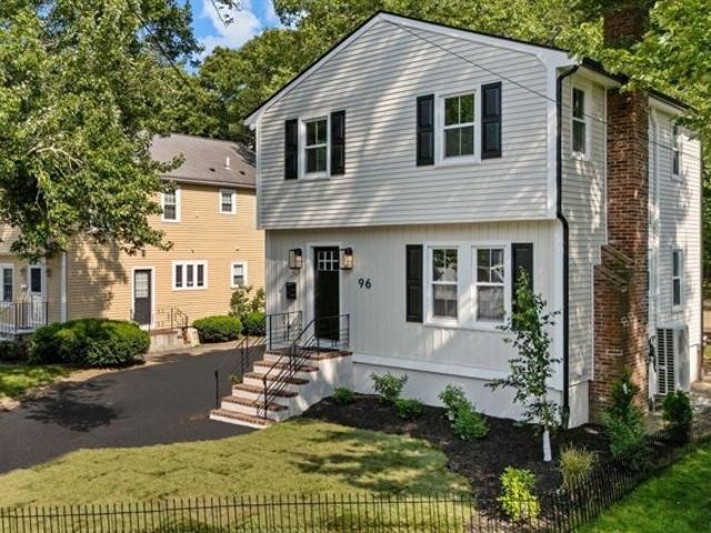 House for sale in Dedham