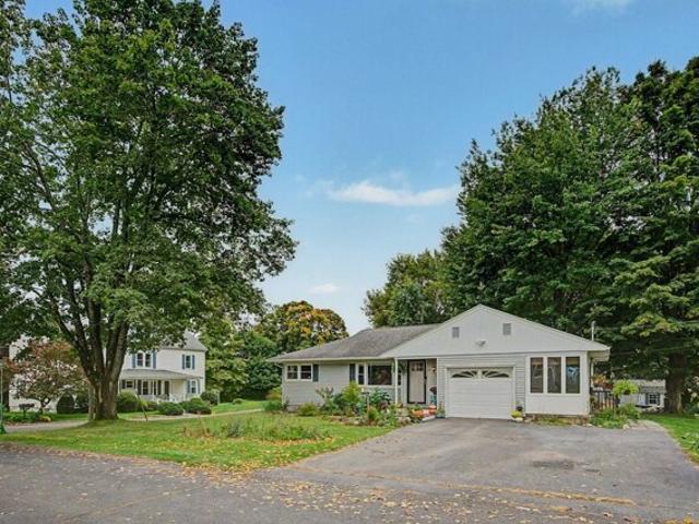 House for sale in Easthampton, Hampshire County