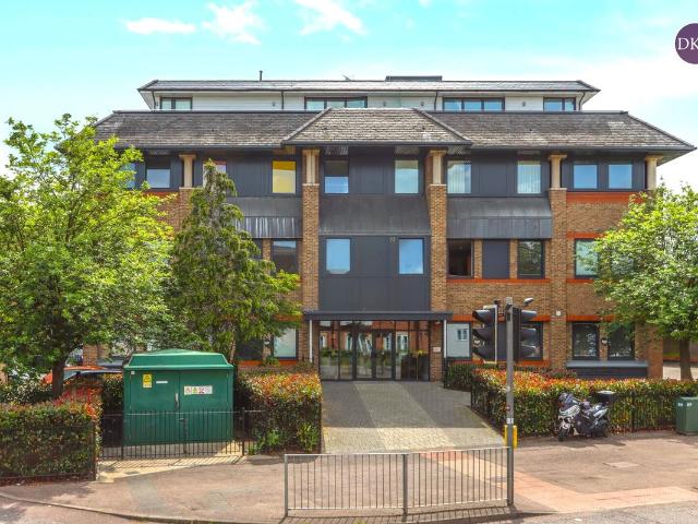 Apartment for rent in Connaught Park, Bushey