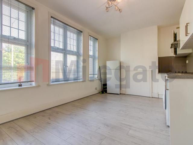 Apartment for rent in Connaught Park, Bushey