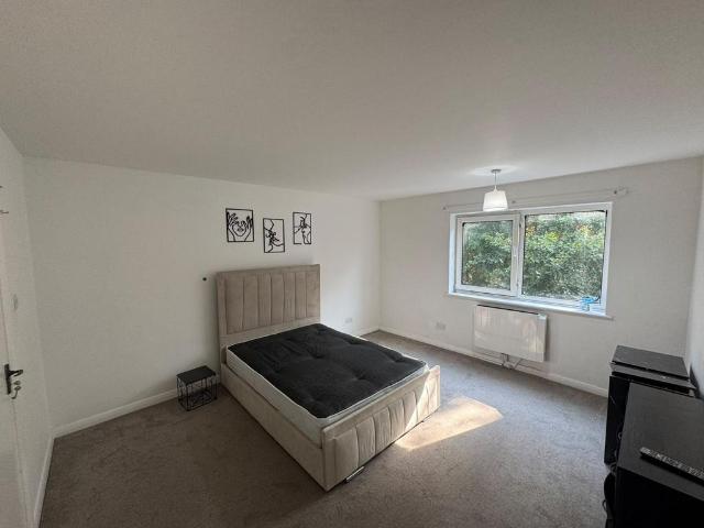 Apartment for rent in Denham