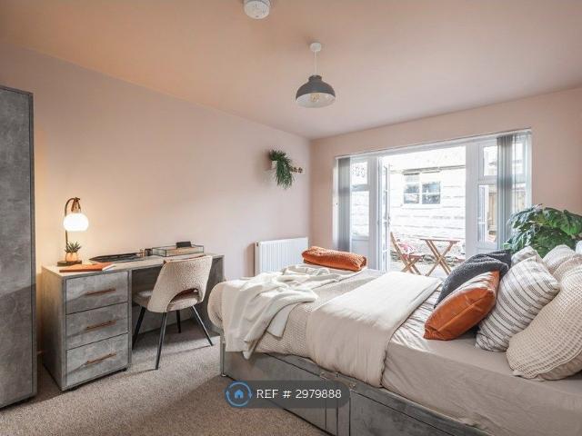 Room for rent in Poole