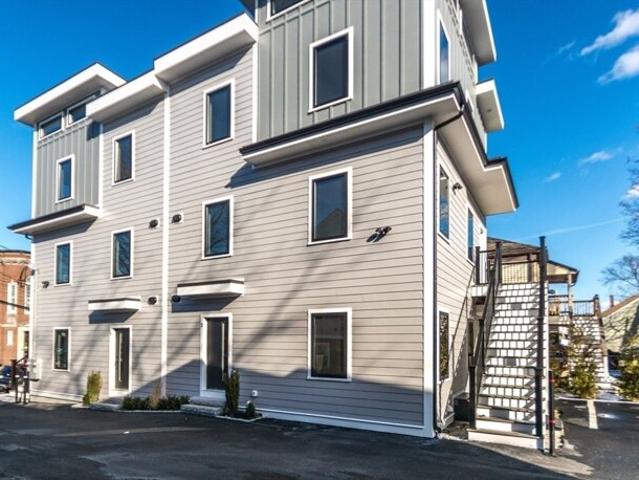 Condo for sale in Waltham