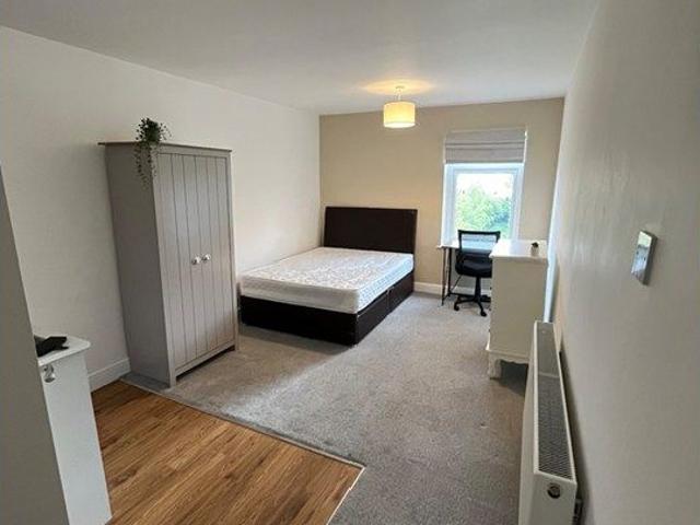 Room for rent in West Town, Peterborough