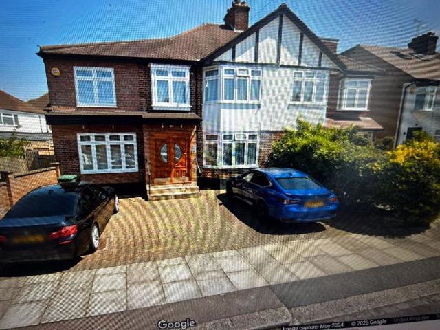 Apartment for rent in The Hale, Greater London