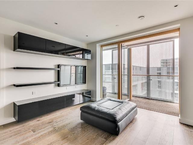 Apartment for rent in Queen's Park, Greater London