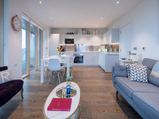 Apartment for rent in Queen's Park, Greater London