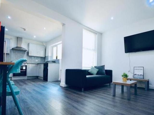 House for rent in Calderstones