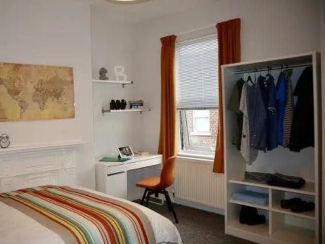 House for rent in Calderstones