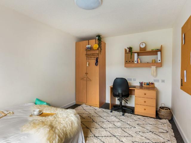 Room for rent in Lowfield, South Yorkshire