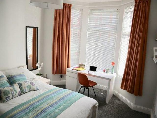 House for rent in Calderstones