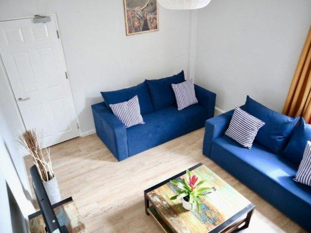 House for rent in Calderstones