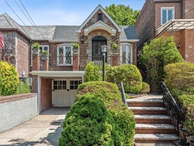 House for sale in Rego Park House for sale in Rego Park