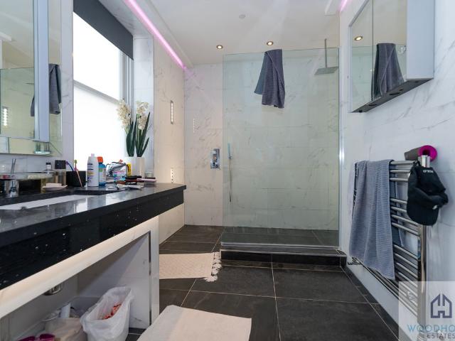 Apartment for rent in Aldgate, Greater London