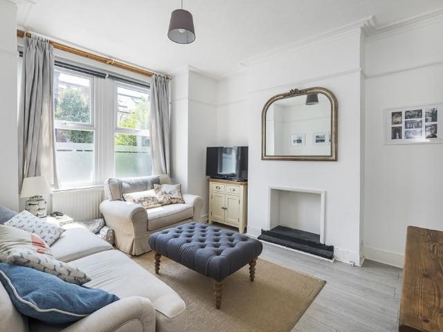 House for rent in Summerstown, Greater London