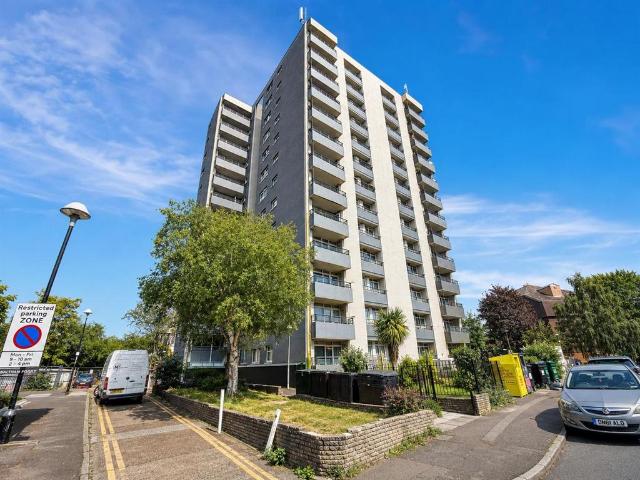 Apartment for rent in Highams Park, Greater London