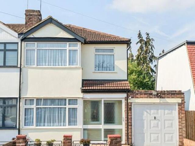 House for sale in Little Stanmore, Greater London