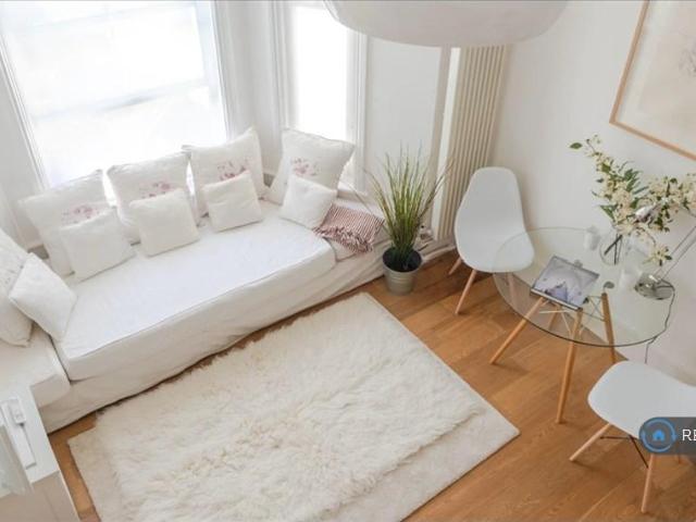 Apartment for rent in Kensal Town, Greater London
