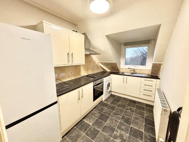 Apartment for rent in Furzedown, Greater London