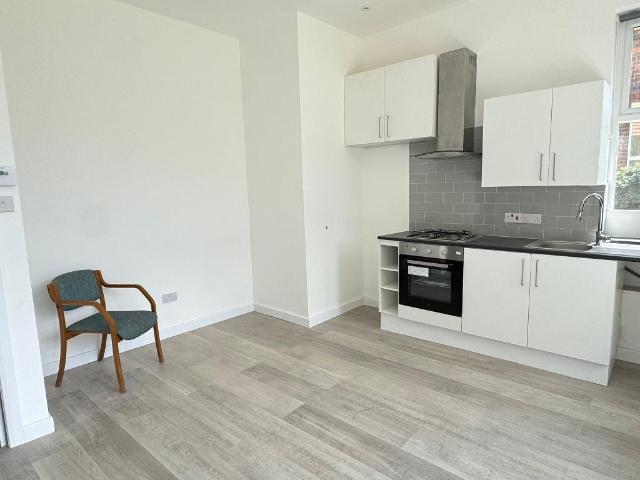 Apartment for rent in Furzedown, Greater London