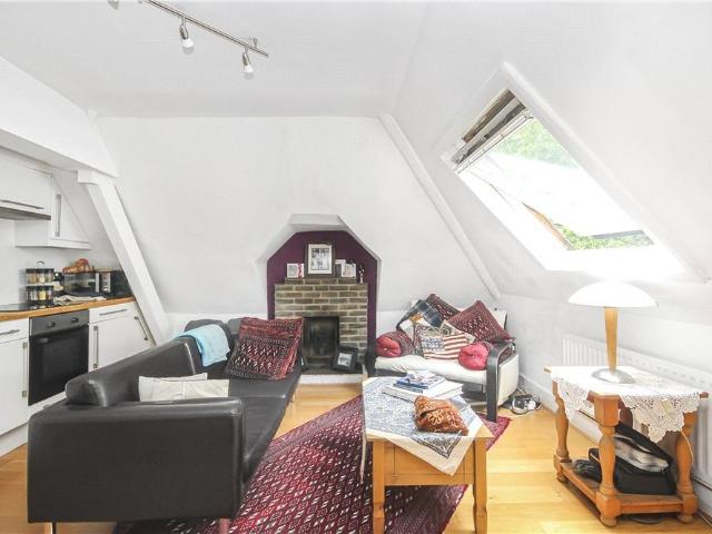 Apartment for rent in Furzedown, Greater London