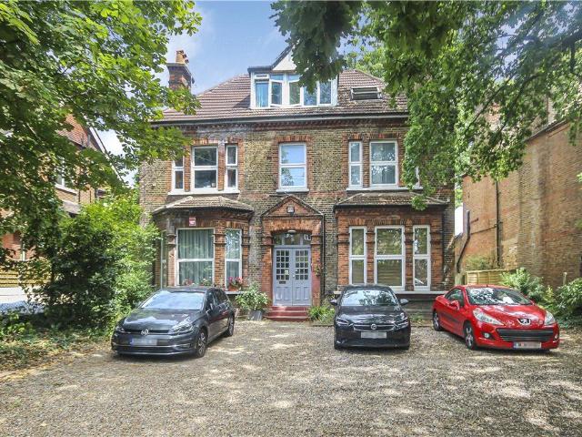 Apartment for rent in Furzedown, Greater London