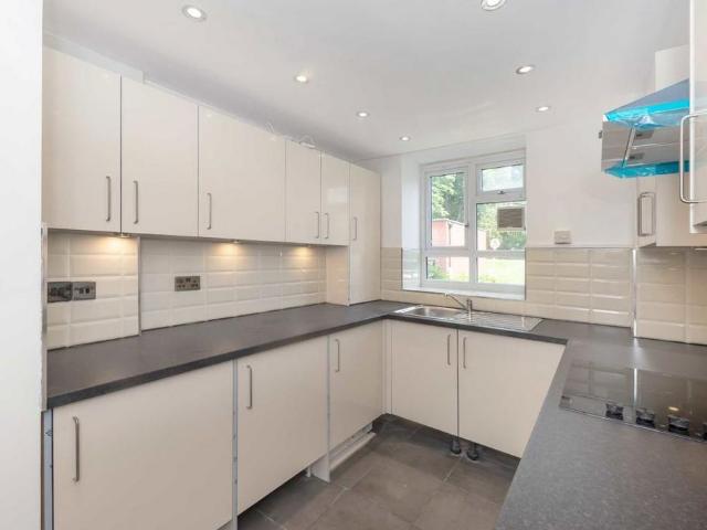 Apartment for rent in Furzedown, Greater London