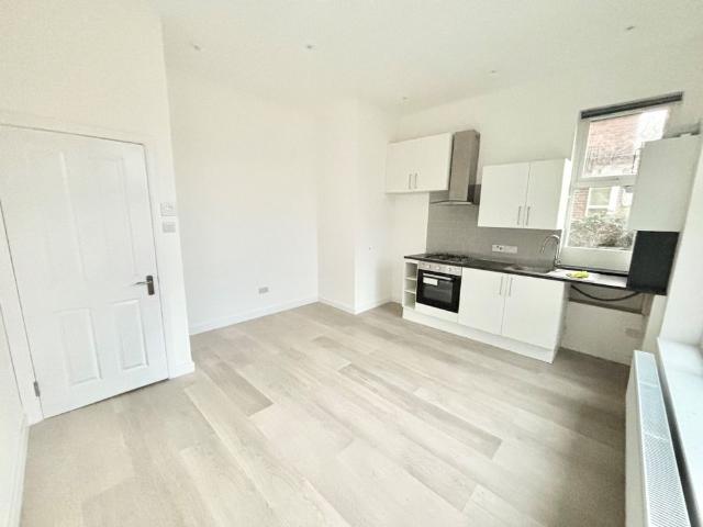 Apartment for rent in Furzedown, Greater London