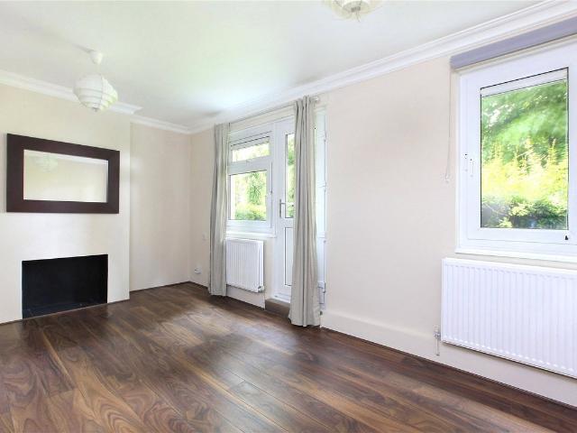 Studio for rent in Furzedown, Greater London